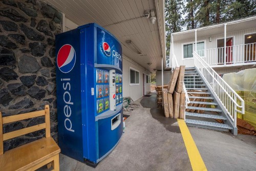 Budget Inn Bend - image 6