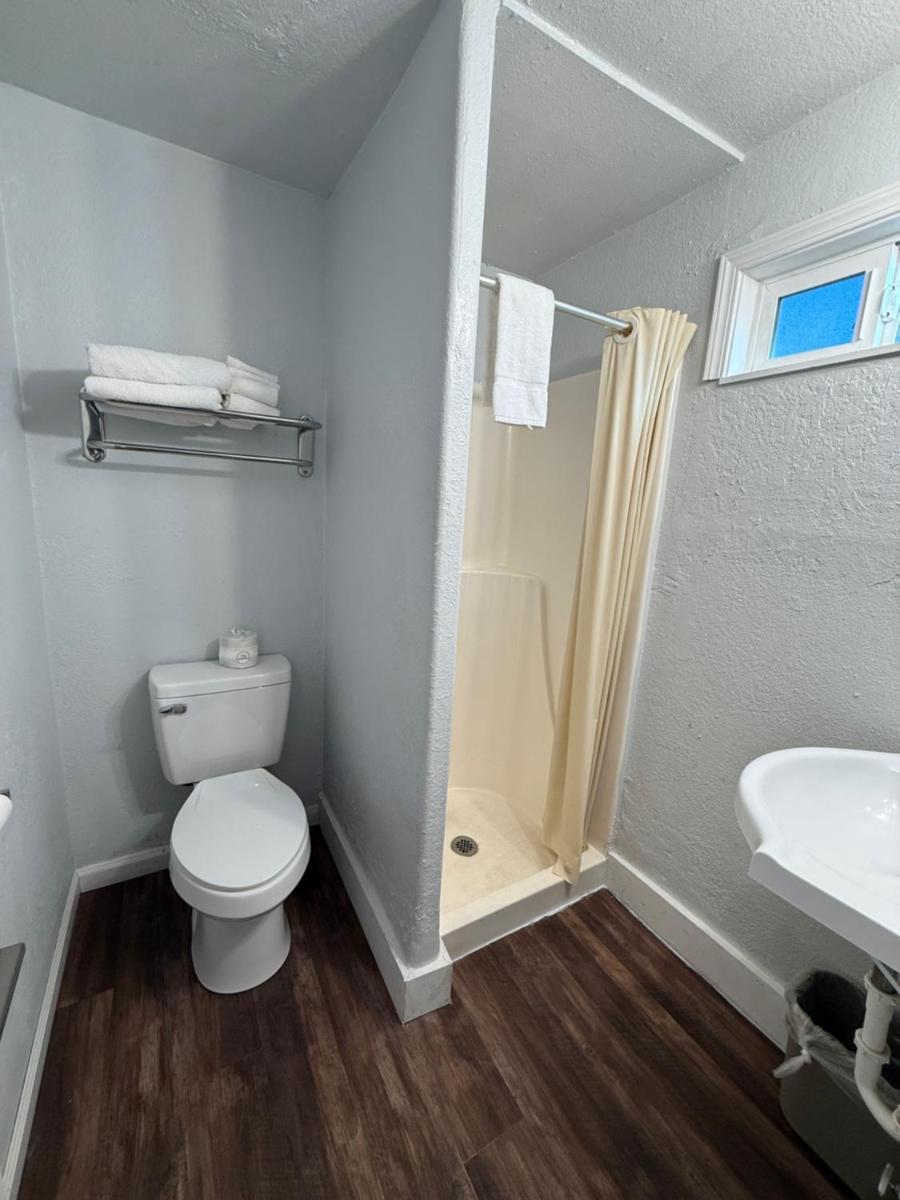 Budget Inn Bend - image 7