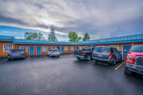 Royal Gateway Motel - image 21