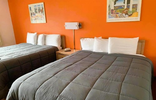 Royal Gateway Motel - image 22