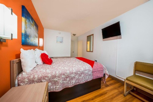 Royal Gateway Motel - image 28