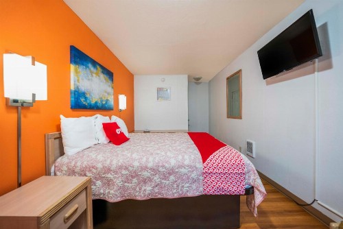 Royal Gateway Motel - image 29
