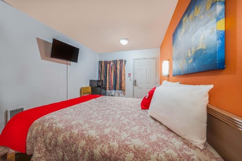 Royal Gateway Motel - image 32
