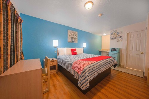 Royal Gateway Motel - image 38