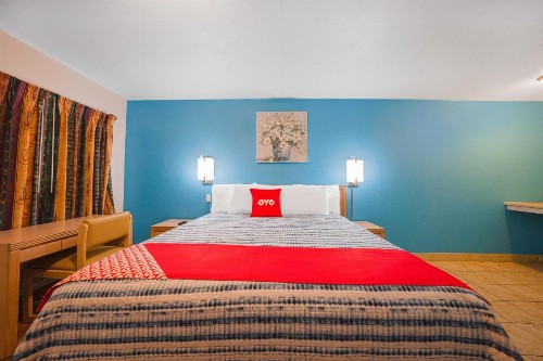 Royal Gateway Motel - image 41
