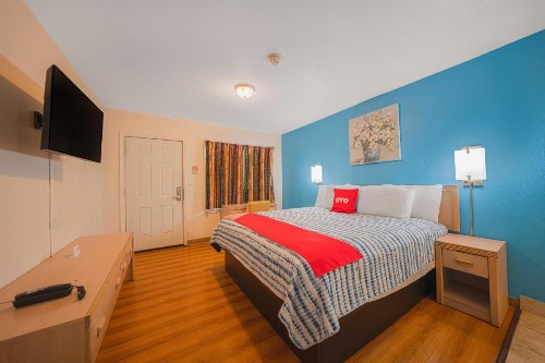 Royal Gateway Motel - image 42