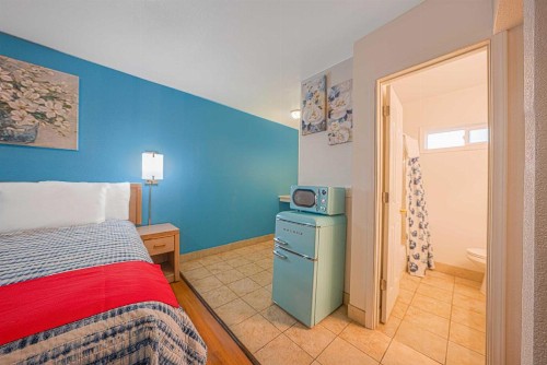 Royal Gateway Motel - image 43