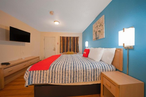 Royal Gateway Motel - image 45