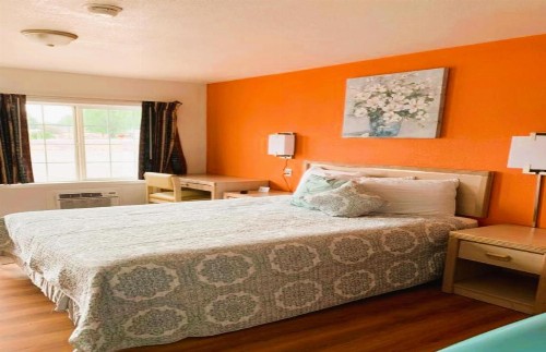 Royal Gateway Motel - image 46
