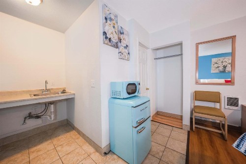 Royal Gateway Motel - image 47