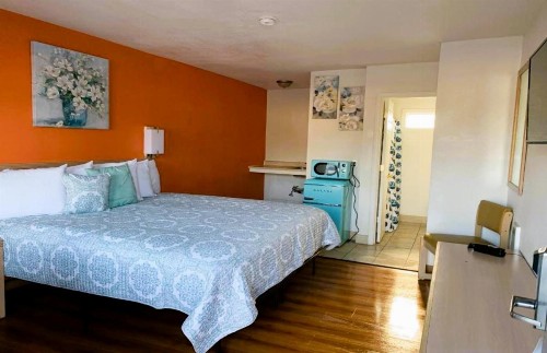 Royal Gateway Motel - image 49