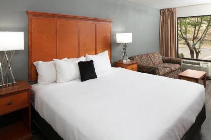 Red Lion Inn & Suites Deschutes River - Bend - image 12