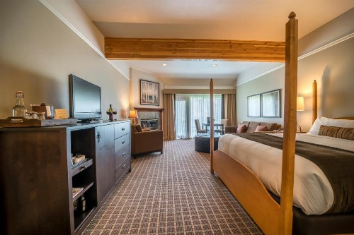 Pine Ridge Inn - image 17