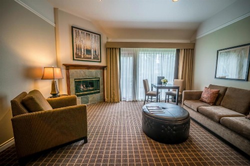 Pine Ridge Inn - image 40