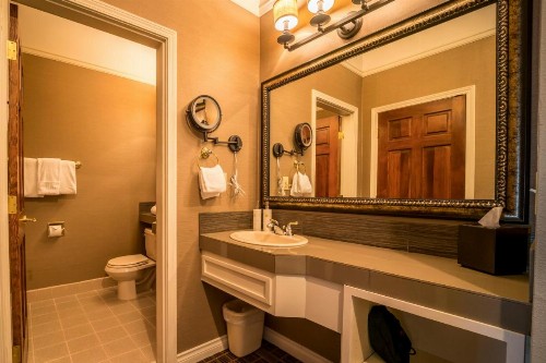 Pine Ridge Inn - image 45