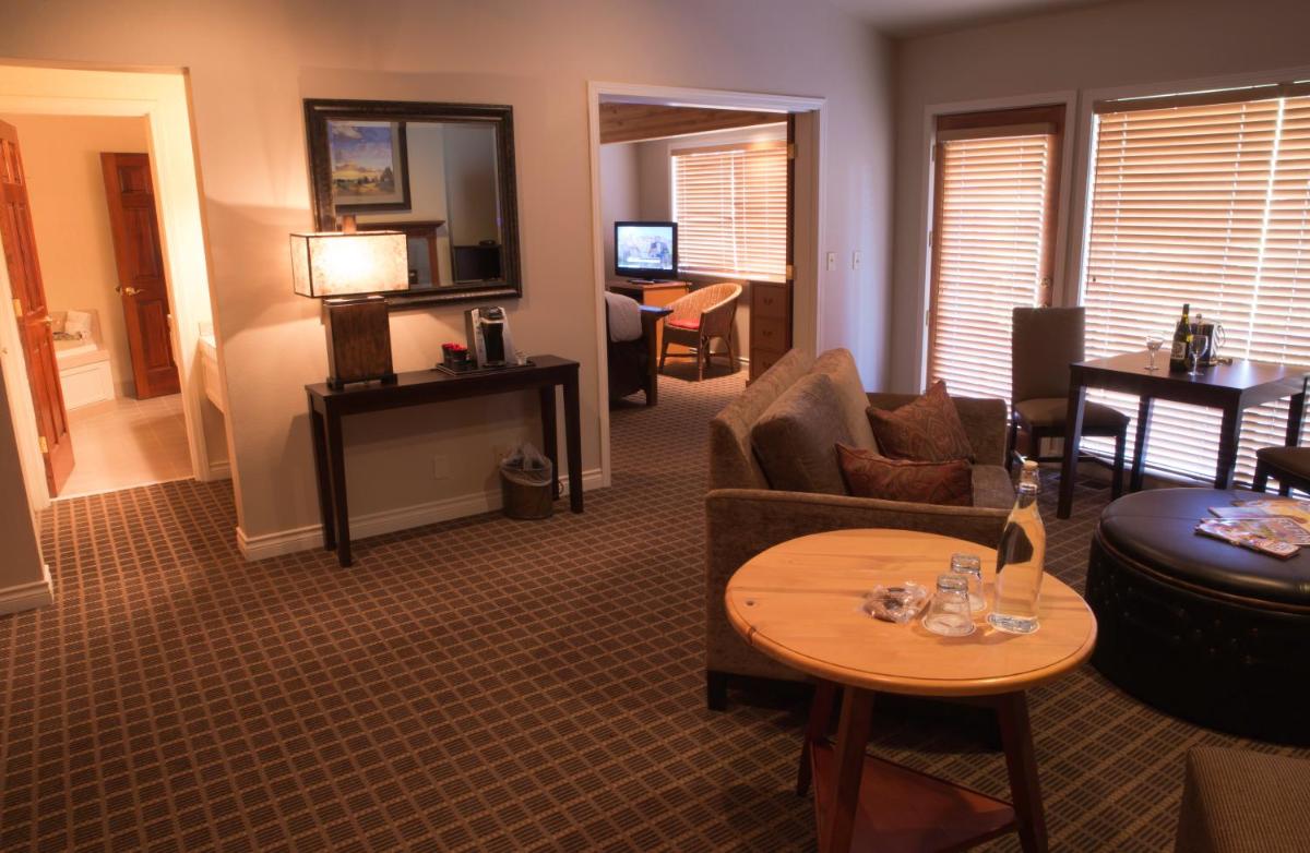 Pine Ridge Inn - image 7