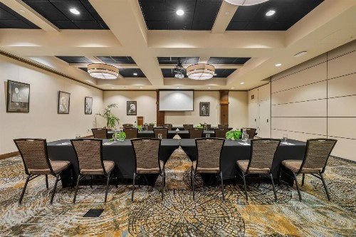 Oxford Hotel Bend - image 19