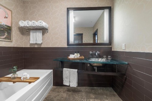 Oxford Hotel Bend - image 24