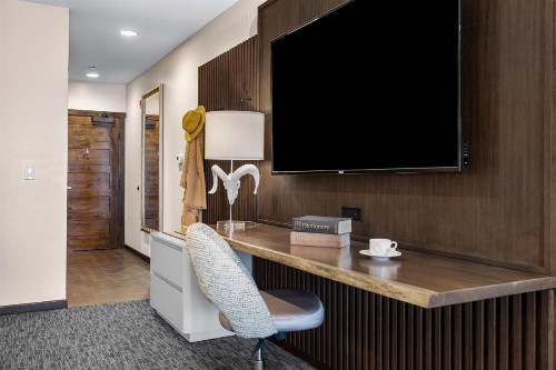 Oxford Hotel Bend - image 27