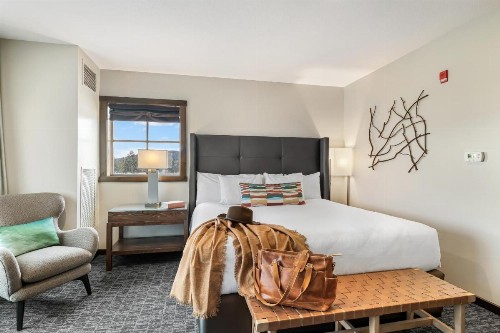 Oxford Hotel Bend - image 3