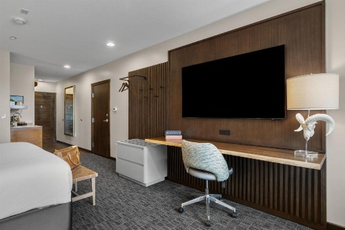Oxford Hotel Bend - image 31