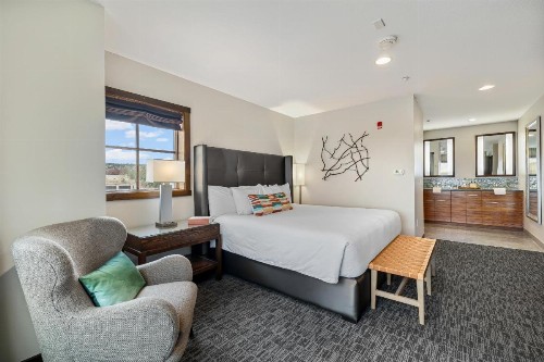 Oxford Hotel Bend - image 34