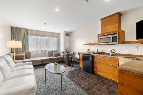Oxford Hotel Bend - image 36