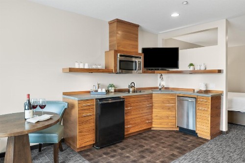 Oxford Hotel Bend - image 37