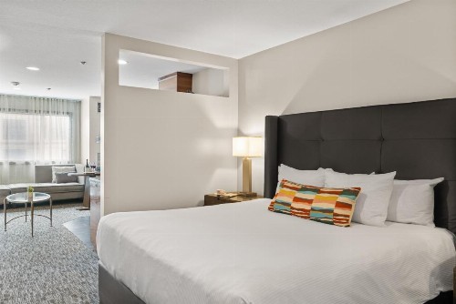 Oxford Hotel Bend - image 47
