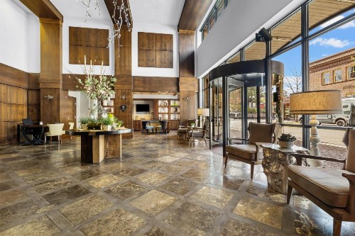 Oxford Hotel Bend - image 6