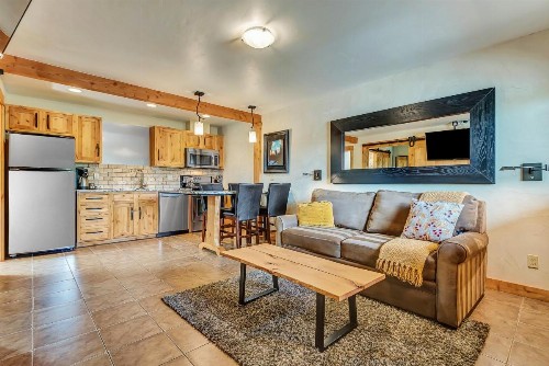Wall Street Suites - image 3