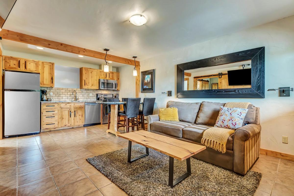 Wall Street Suites - image 3