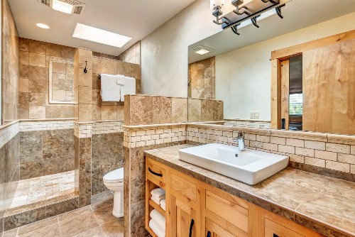 Wall Street Suites - image 9