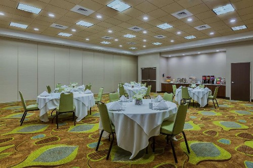 Hampton Inn & Suites Bend - image 25