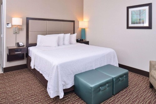 Hampton Inn & Suites Bend - image 29
