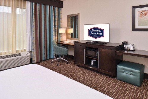 Hampton Inn & Suites Bend - image 31