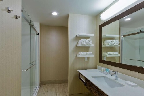 Hampton Inn & Suites Bend - image 34