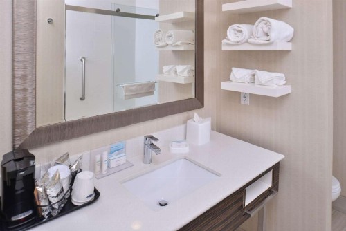 Hampton Inn & Suites Bend - image 35