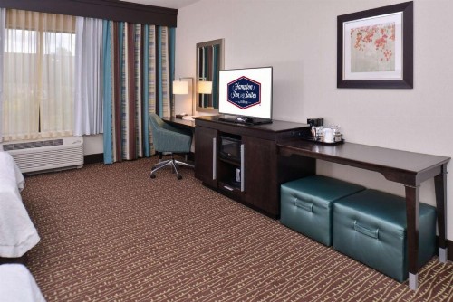 Hampton Inn & Suites Bend - image 38