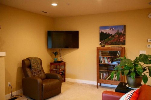 Downtowner-AC-2BR/1BA - image 8