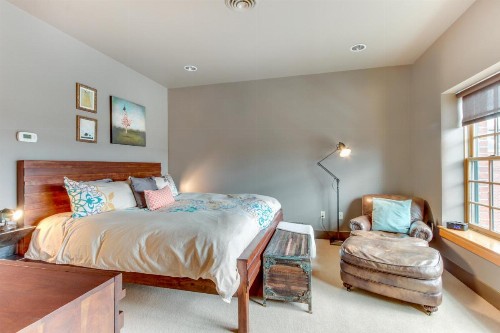 Amazing Luxury Downtown Old Mill Home - image 6