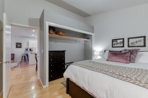 Perfectly Placed Plum Cottage - image 10