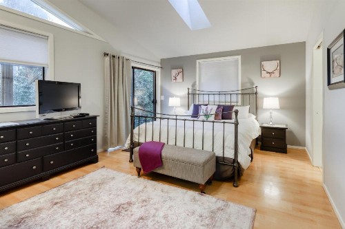 Perfectly Placed Plum Cottage - image 12