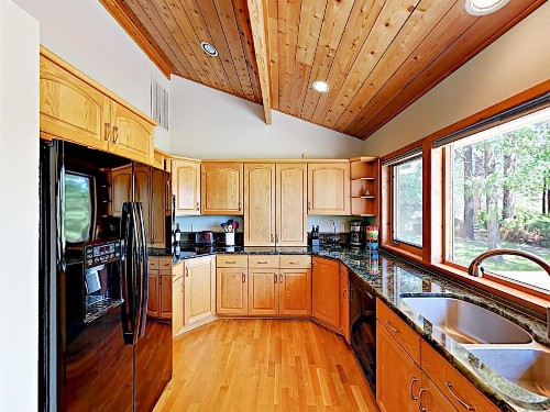 River Hideaway With Boat Slip Kayaks & Hot Tub Home - image 9