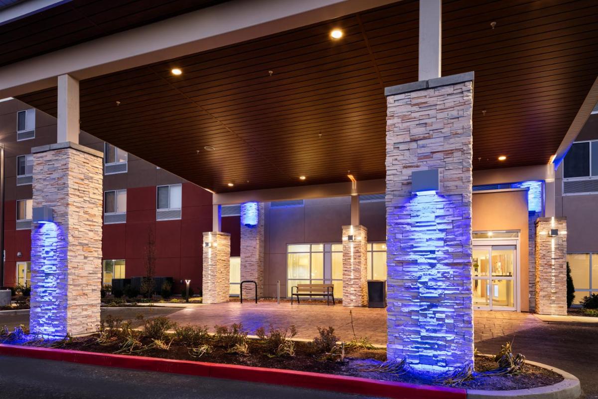 Holiday Inn Express & Suites - Bend South an IHG Hotel - image 3