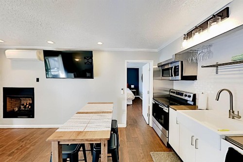 Sleek Pioneer Park Getaway - 2 Balconies & Grill condo - image 7