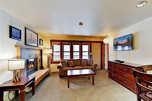 Seventh Mountain Resort Condo - Pools & Hot Tub condo