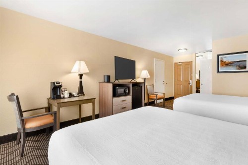 Best Western Plus Heritage Inn - image 12