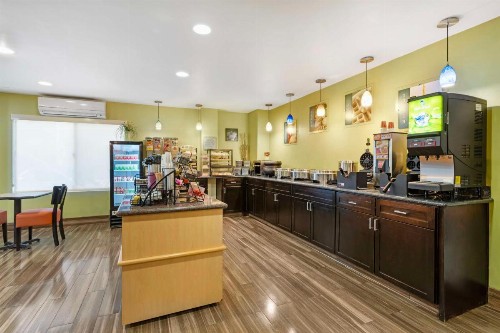 Best Western Plus Heritage Inn - image 14