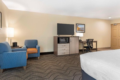 Best Western Plus Heritage Inn - image 16